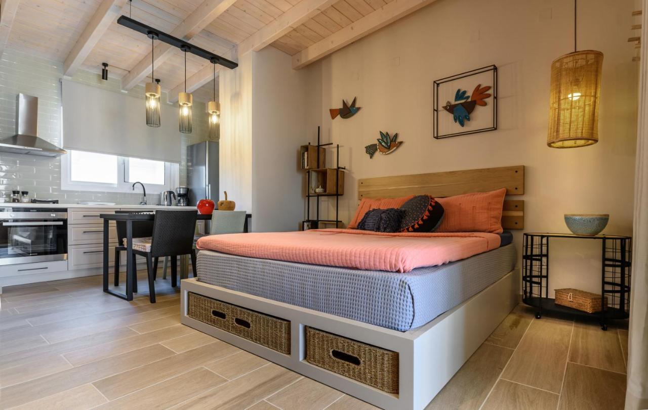 Fiorela'S Casa- A Stylish Loft Apartment In The Heart Of プレベザ エクステリア 写真