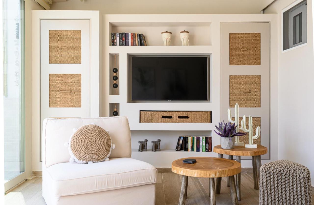 Fiorela'S Casa- A Stylish Loft Apartment In The Heart Of プレベザ エクステリア 写真