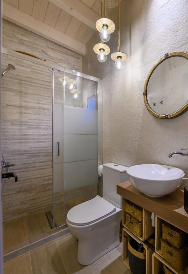 Fiorela'S Casa- A Stylish Loft Apartment In The Heart Of プレベザ エクステリア 写真