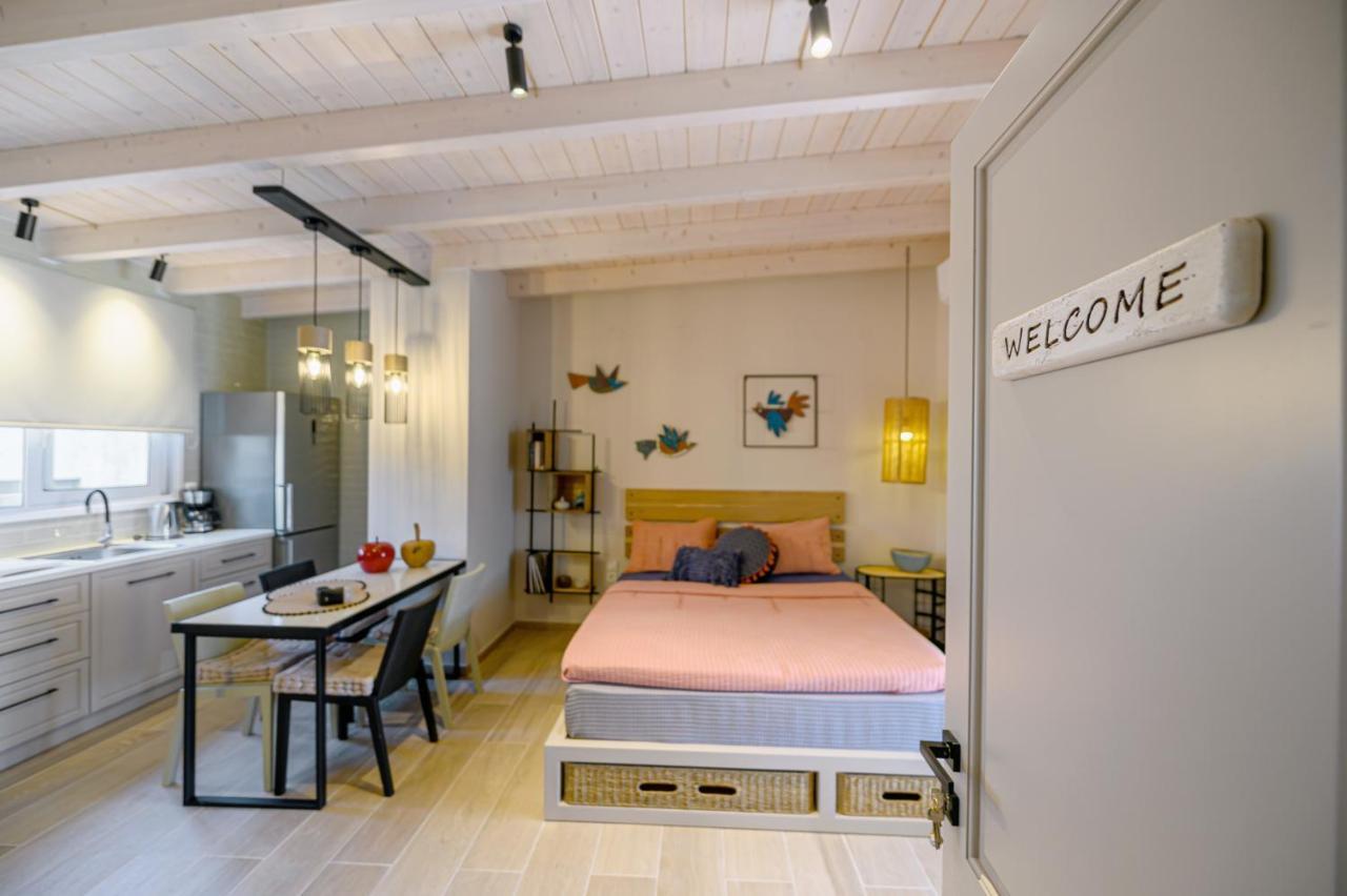 Fiorela'S Casa- A Stylish Loft Apartment In The Heart Of プレベザ エクステリア 写真